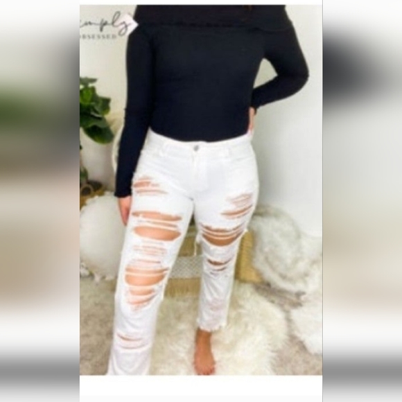 COPY - Cello Hot Girl Summer Heavily Distressed Cropped White Jeans NWT - Picture 1 of 11